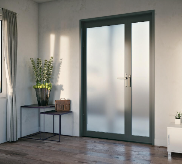 Pintu rumah dengan desain kaca frosted